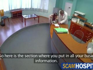 Doktor se folla en su paciente enferma (by egf)