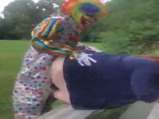 Gibby la clown baise pawg en lumière du jour