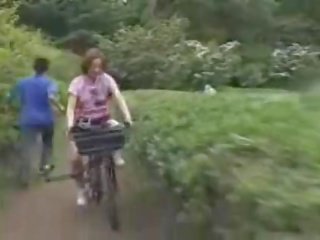 Japanilainen tyttö masturbated kun taas ratsastus a specially modified seksi pyörä!