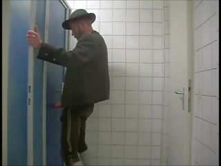 A Bavarian gets serviced